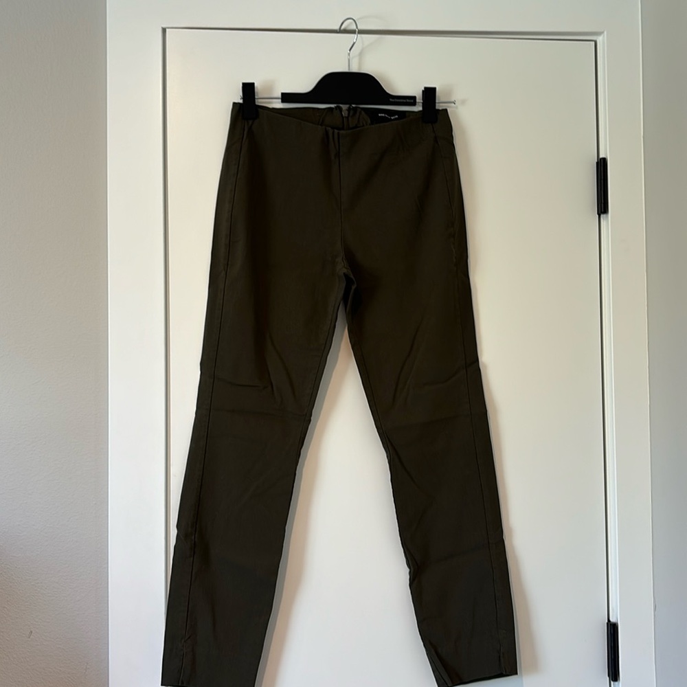 Who What Wear olive green stretchy back zip up pants, inseam – 27